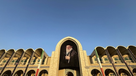 آماده سازی مصلای تهران برای مراسم وداع با رهبر شهید انقلاب