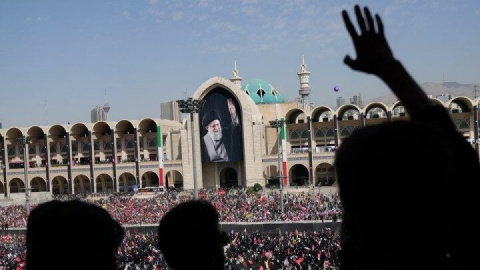 مراسم تشییع پیکر رهبر شهید از دید عکاسان خارجی + تصاویر