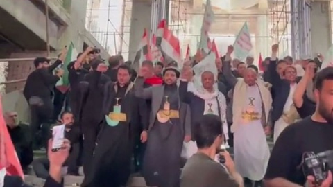 ببینید|یمنی‌ها با فریاد الموت لاسرائیل وارد مصلی شدند